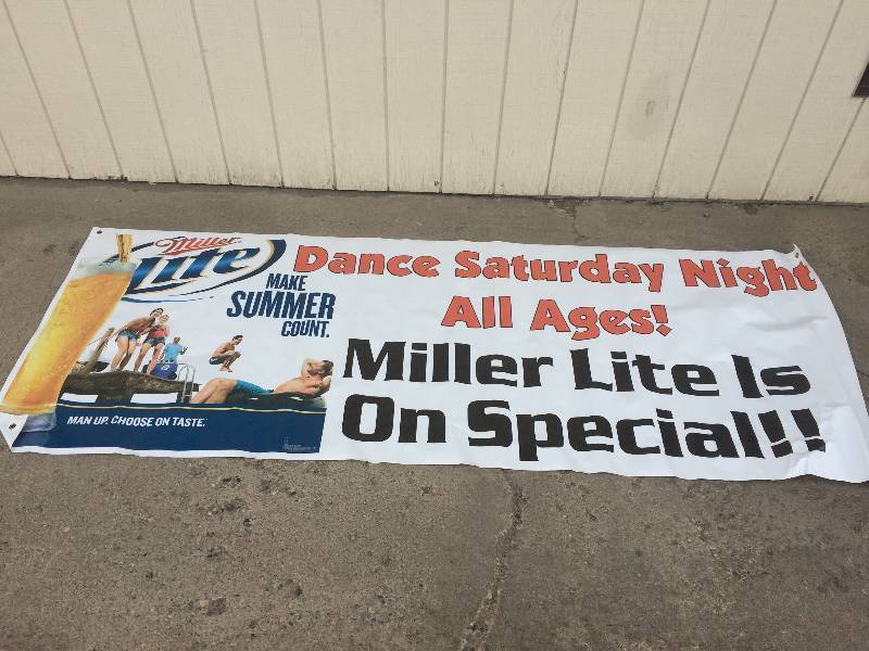 lot 38 image: Miller Lite Beer Sign
