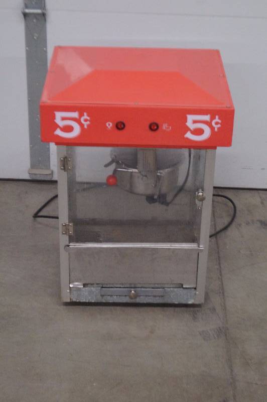 lot 8 image: Pop Corn Popper