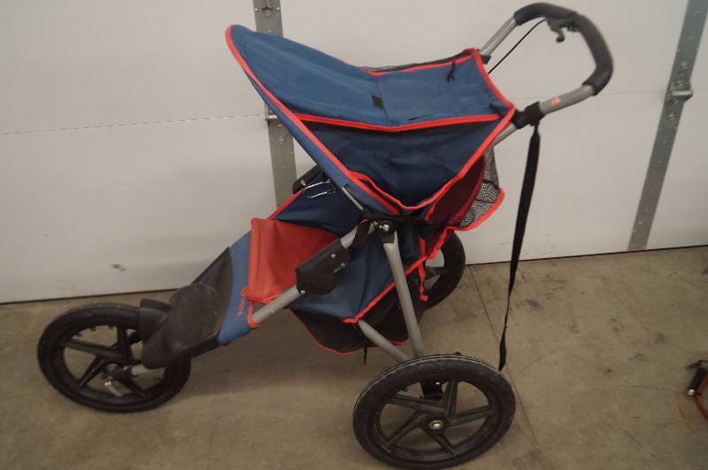 lot 9 image: Jogging Stroller
