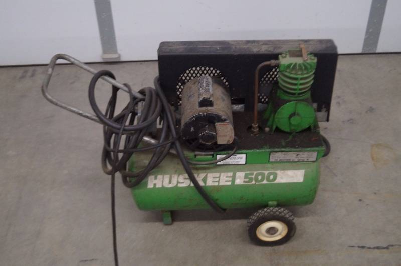 lot 10 image: Air Compressor