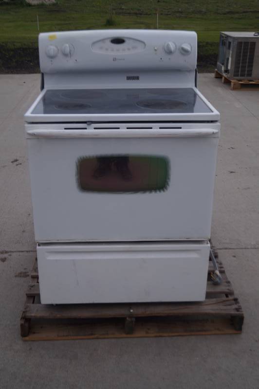 lot 25 image: Electric Stove