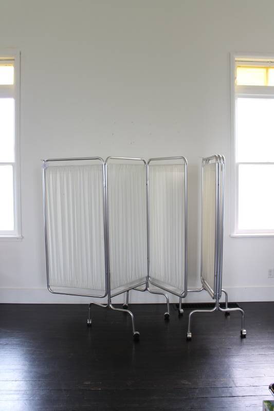 lot 10 image: Set of (2) Rolling Hospital Screens...