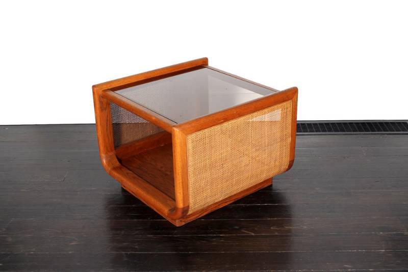 lot 16 image: Mid Century Modern Solid Oak End Ta...