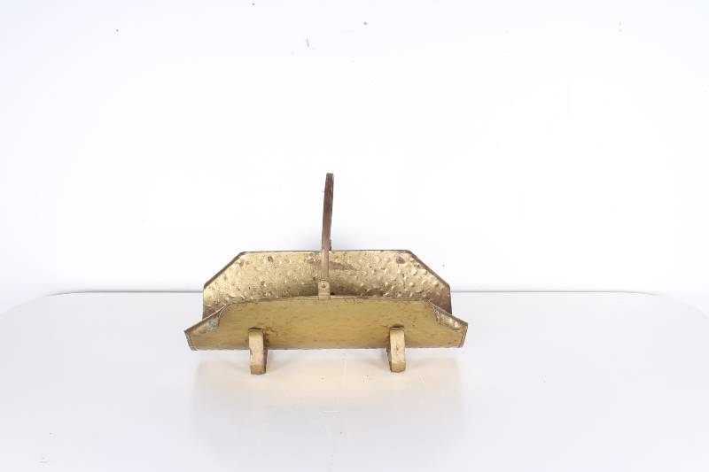 lot 32 image: Hammered Brass Firewood Holder-Maga...