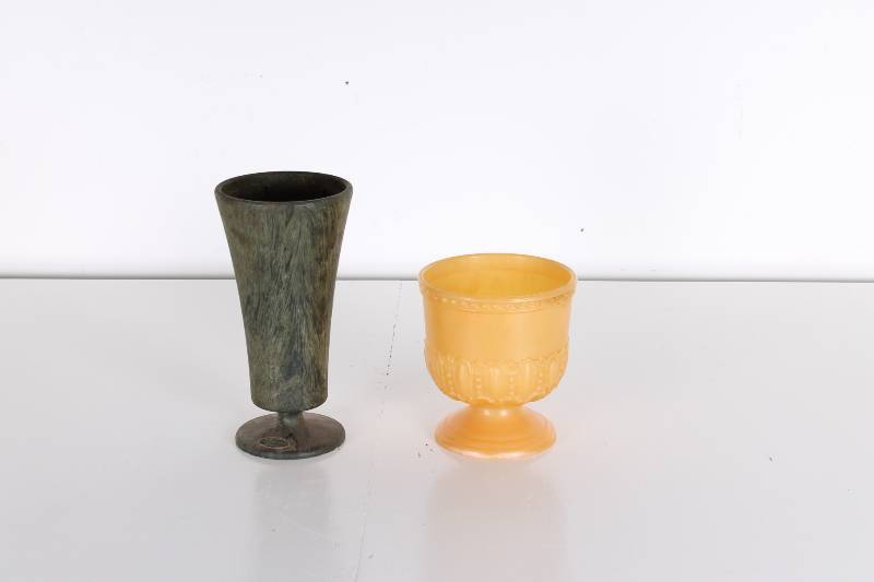 lot 42 image: Vintage Plastic Vases- (1) Green an...