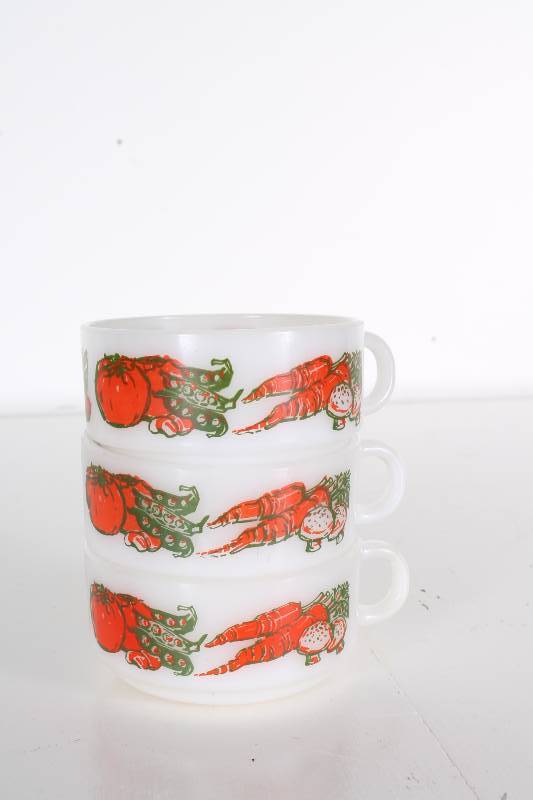 lot 43 image: Vintage Soup Bowls- Glasbake w Veg...
