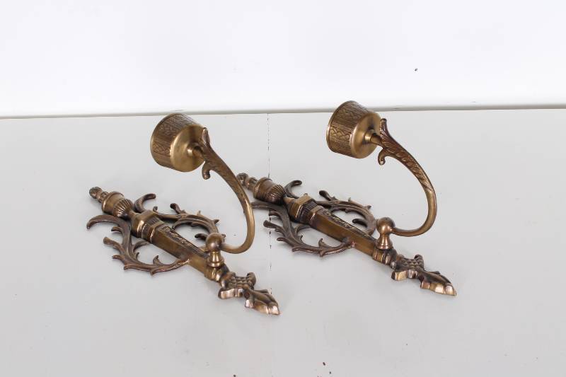 lot 53 image: Vintage Brass Detailed Wall Candles...