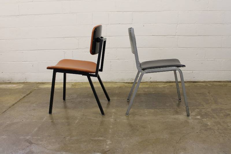 lot 77 image: Mid Century Modern Office Chairs (1...