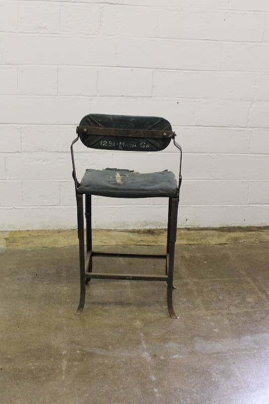 lot 86 image: Vintage Metal Shop Chair- Adjustabl...