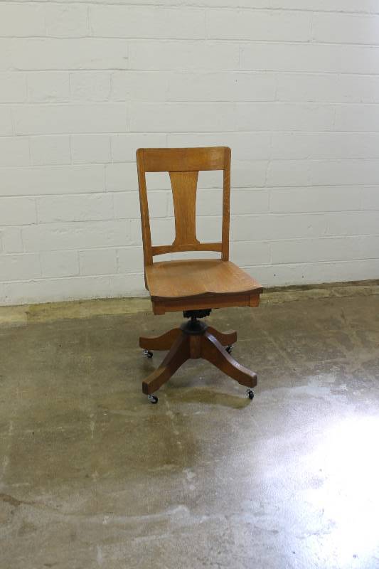 lot 87 image: Vintage Oak Library Chair. Solid Oa...