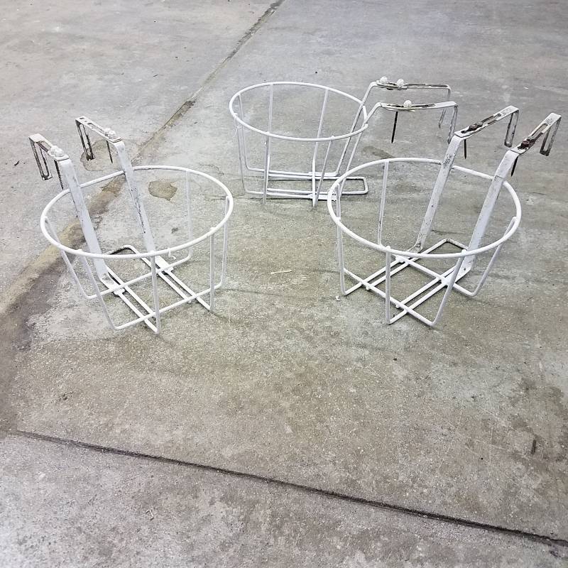 lot 116 image: Vintage Deck Planters White- Set of...