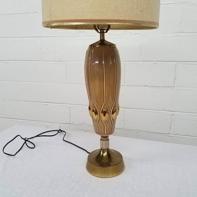 lot 121 image: Mid Century Modern Lamp w Gold Butt...