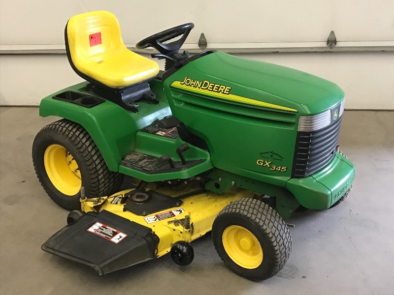 lot 3 image: John Deere GX345 Lawn Tractor
