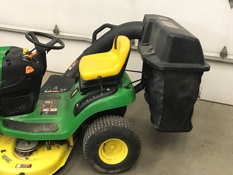 John Deere 115 Automatic Lawn Tractor LE May Lawn Tractors KBID