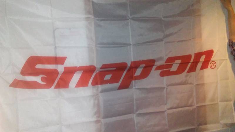 lot 37 image: Snap-on Flag