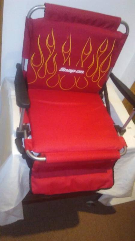 lot 42 image: Snap on Padded Stadium Seat, (2)