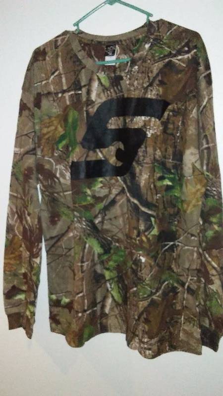 lot 8 image: Snap-on Tools Camouflage Hunting Shirt, by Code V, 100% Cotton, Size XL