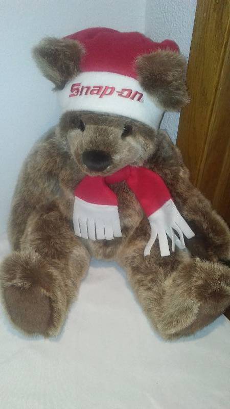 lot 38 image: Snap-on Bear- Perfect Christmas Dcor for your man cave