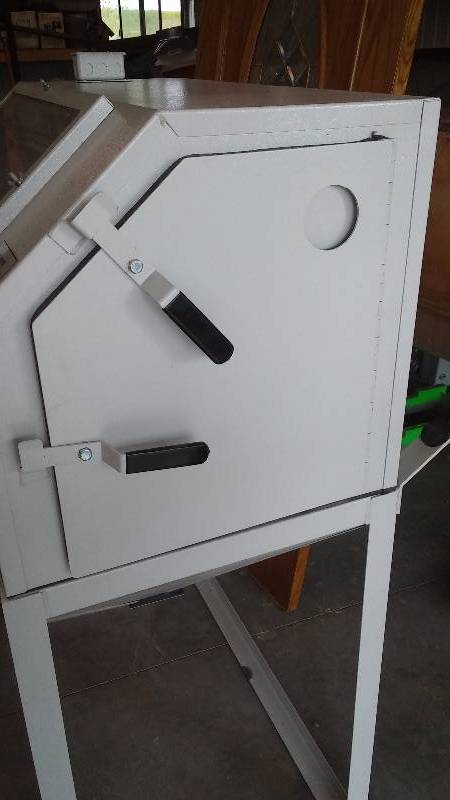 lot 87 image: Sand Blaster Box,