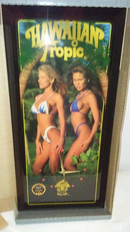 lot 69 image: Hawaiian Tropic Clock, Limited Edition 2360 of 5000, Snap-on Promotional Product
