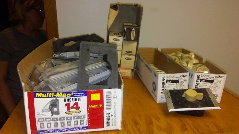 lot 5 image: Multi-Mac Exterior Receptacle Covers (7), Dimmer Control Knobs (Dozens)