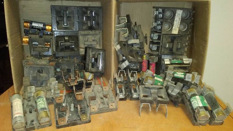 lot 24 image: Square D and fuse pullout variety (24 approx.)