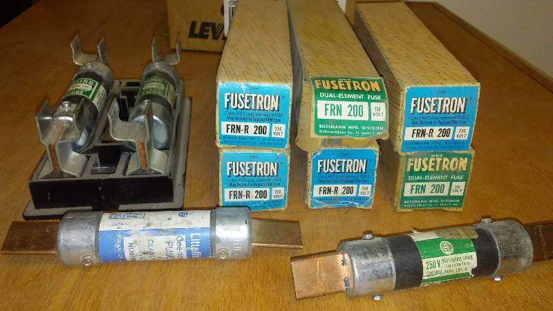lot 25 image: 200 AMP FRN (6), 100 AMP FRN (1) and 100 AMP one time fuse (3)