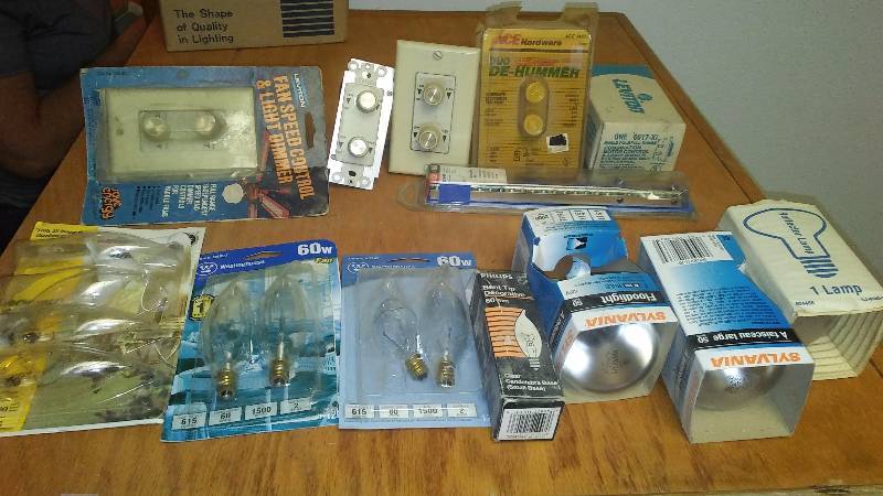 lot 28 image: Fan Speed and Light Dimmer Control, lightbulb variety