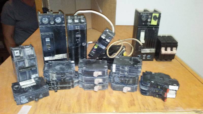 lot 31 image: Assorted Breakers, (22)