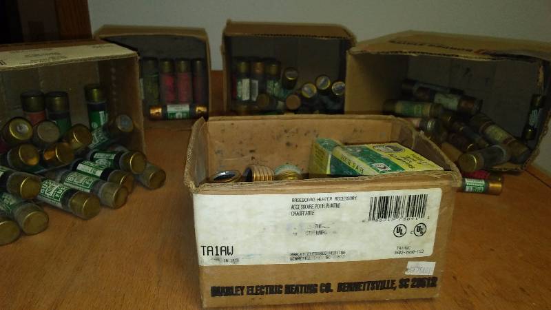 lot 35 image: Buss Fuses (70)