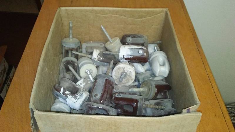 lot 39 image: Screw in Insulators (approx. 24)
