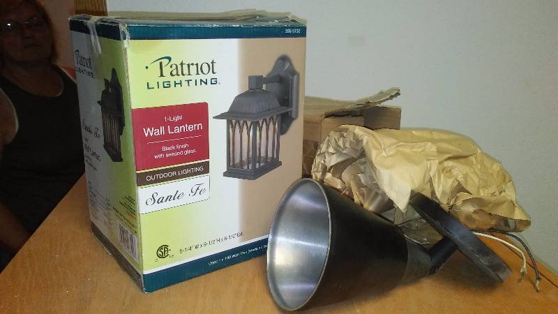 lot 54 image: Exterior Lights New (2)