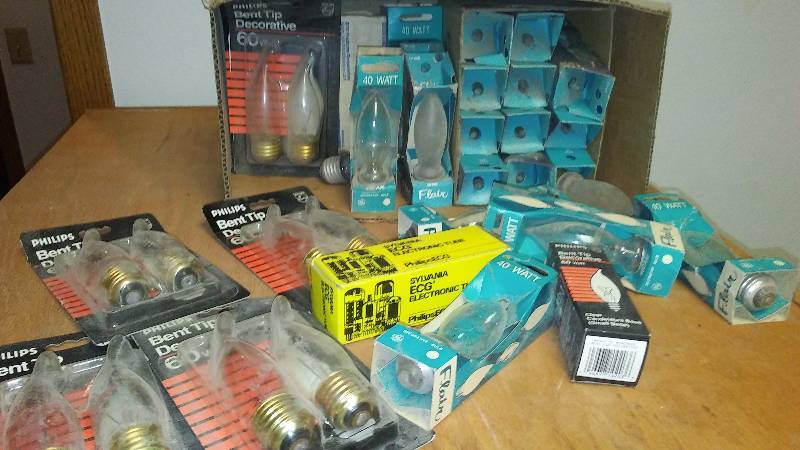 lot 57 image: Decorative Light Bulbs, 40 and 60 W, (approx. 30)
