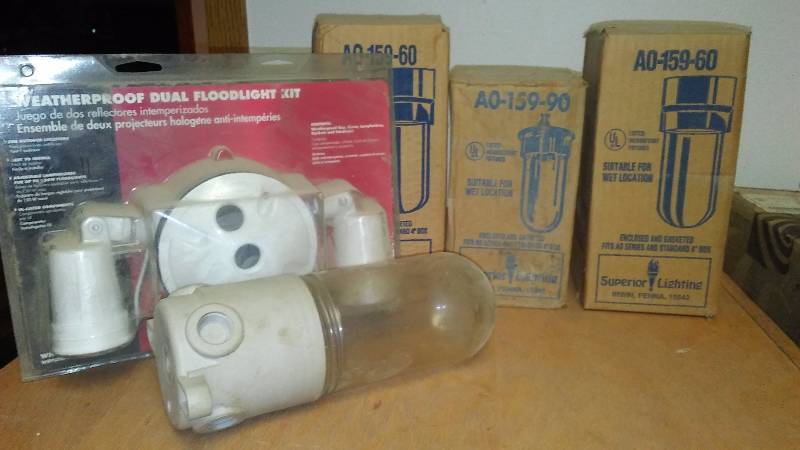 lot 105 image: Exterior Light Fixtures (5)