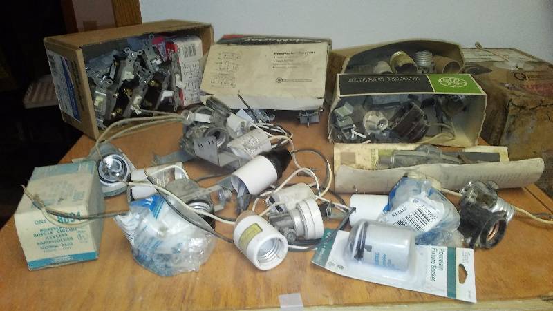lot 109 image: Assorted Lamp Holder Sockets and Switches