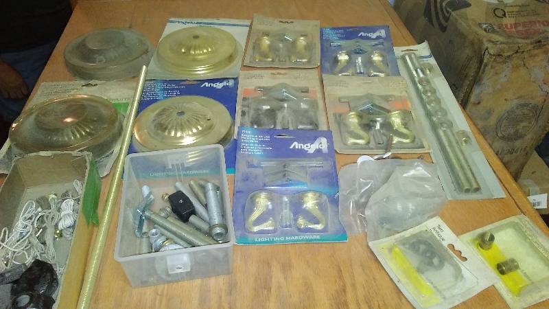 lot 110 image: Swag Kits (8), Decorative Plate and more