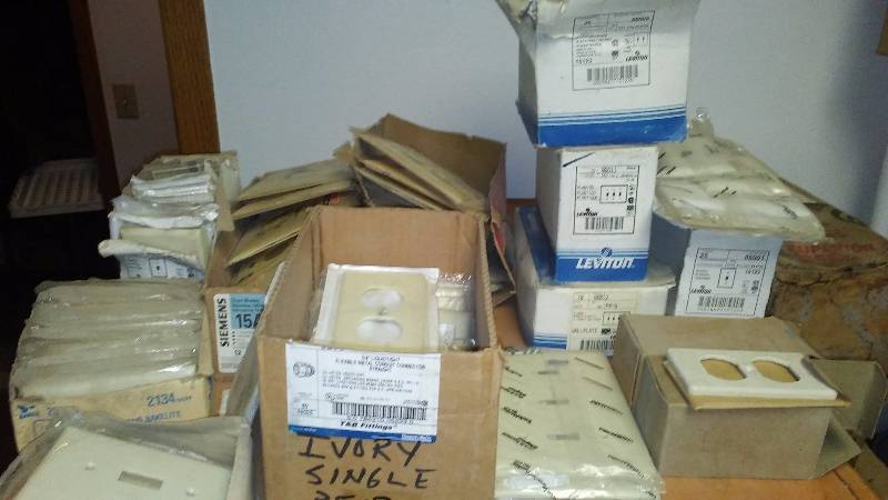 lot 115 image: Large Assortment Ivory Outlet and Switch plates, Combos and more
