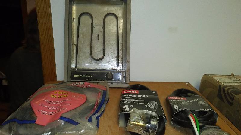 lot 136 image: Range (2) and Dryer Electrical Connectors (1)
