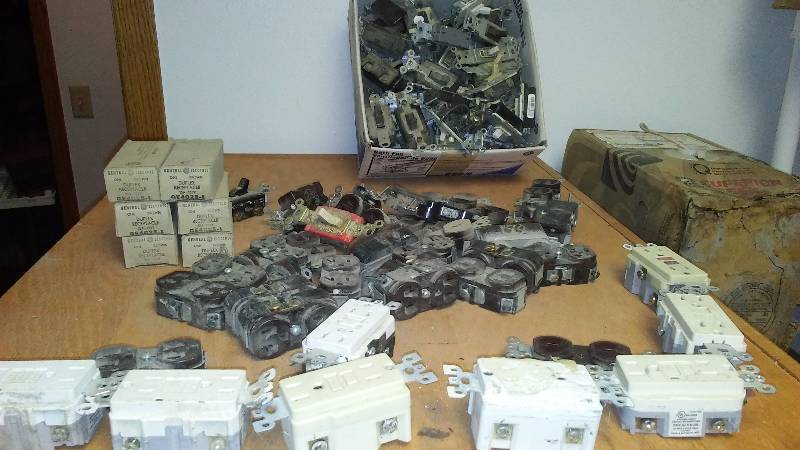 lot 142 image: GFCI (8), Assorted Switches and Receptacles (90 approx.)
