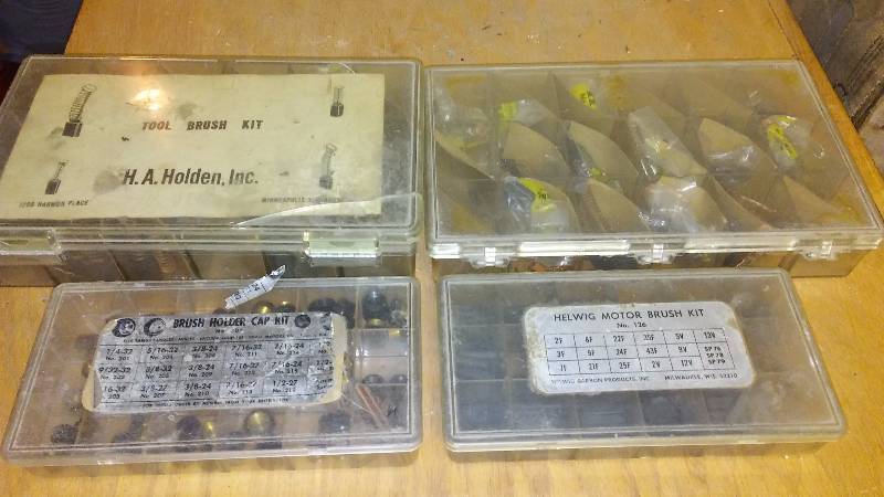 lot 143 image: Brush Kits Variety (4)