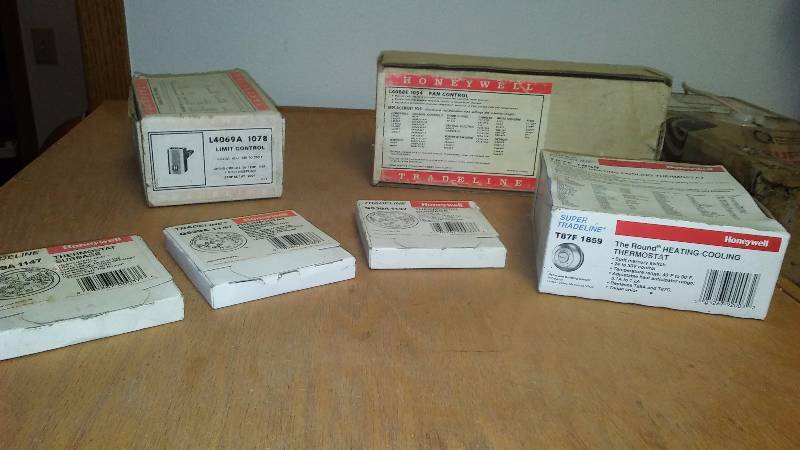 lot 149 image: Honeywell Brand, Fan Control, Thermostat, Limit Control and Sub bases