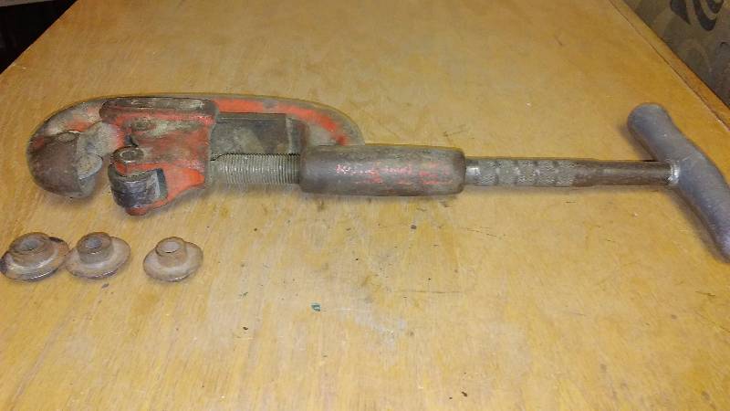 lot 154 image: Pipe Cutter w three replacement wheels by Rigid