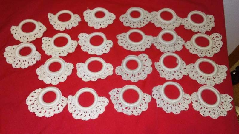 lot 20 image: Napkin Rings (22) Set of 12 AlabasterEcru and Set of 10 Eggshell  Antq. White