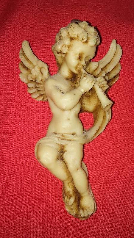 lot 23 image: Vintage Resin Cherubs (3) From Mexico near the pyramids
