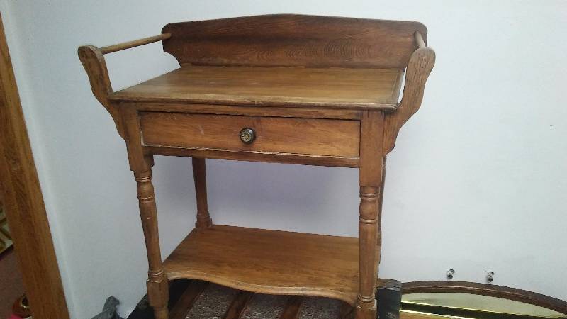 lot 24 image: VintageAntique Wood Wash Stand Table Desk with Drawer
