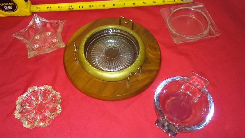 lot 27 image: Vintage Ashtray Collection (5)