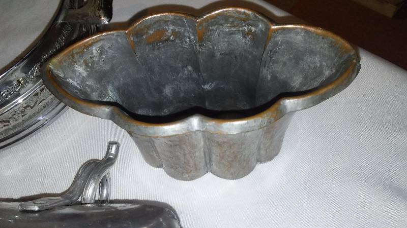 lot 30 image: Vintage Stamped Aluminum Serving Dishes (4)