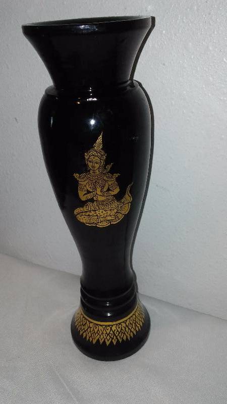 lot 32 image: Eclectic Vintage Household Collection