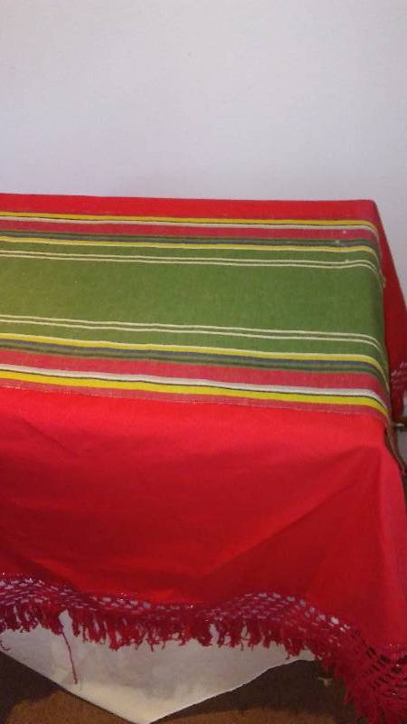 lot 42 image: Vintage Red Accent Table Cloth and runner