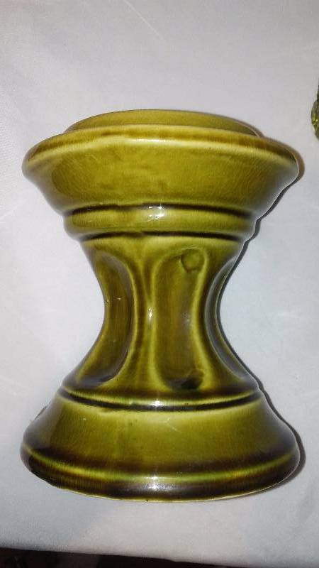 lot 43 image: Vintage Green Glass votive and ceramic pillar candle holders